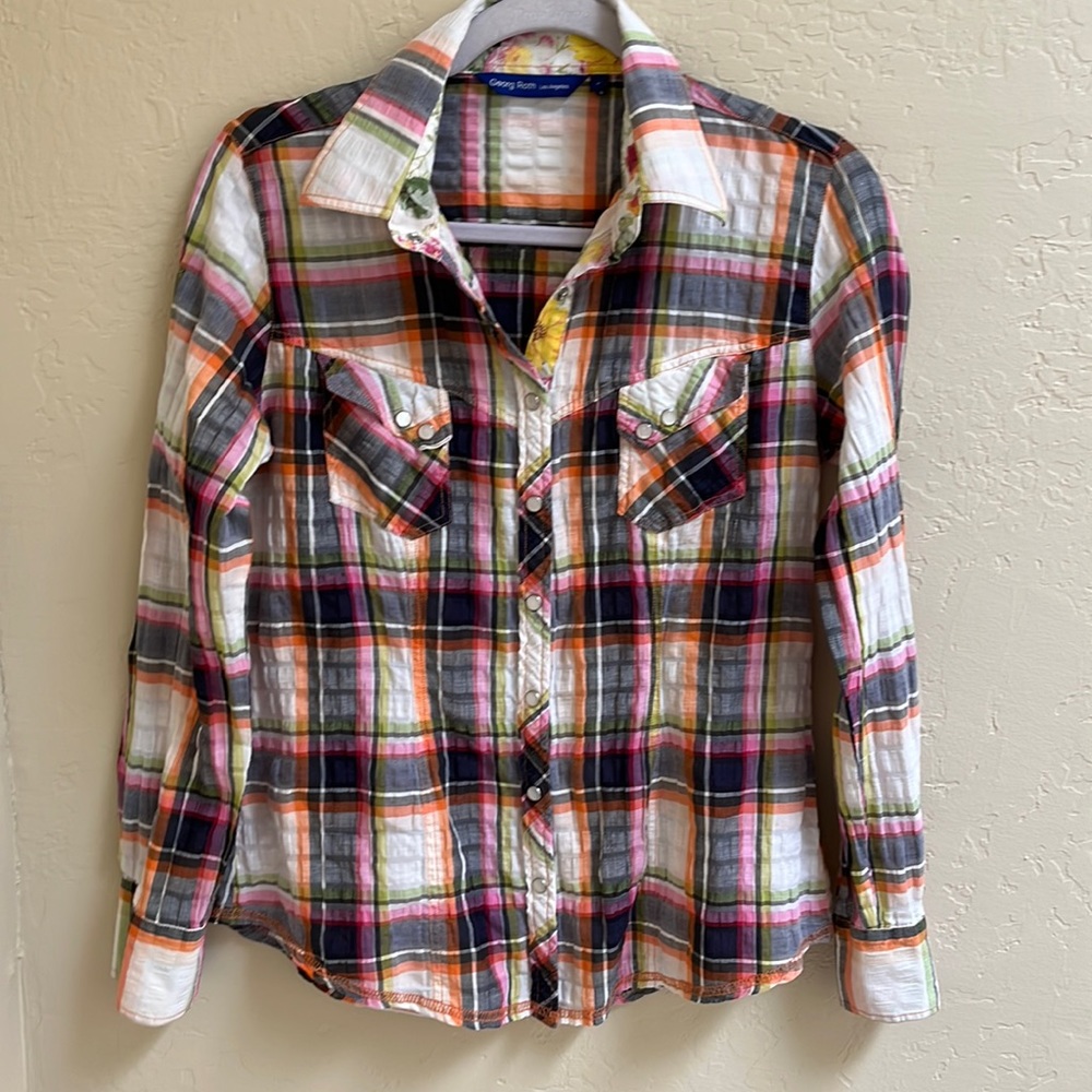 George Roth Long Sleeve Shirt. Length-25”,Sleeve-24”. Reversible floral cuff.